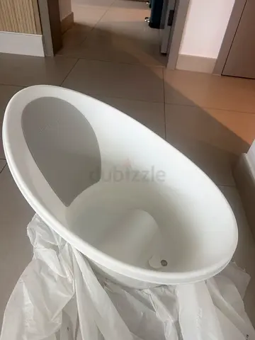 Simple white baby bathtub (good condition)