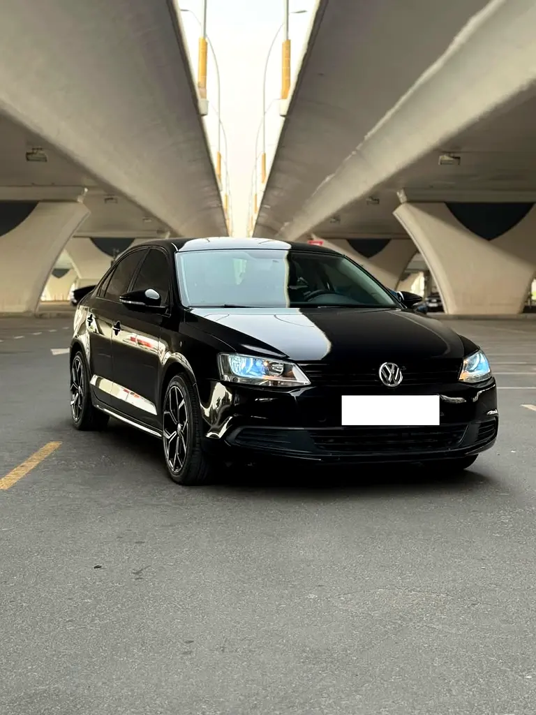 Volkswagen Jetta 2015 — photo 1 of 17