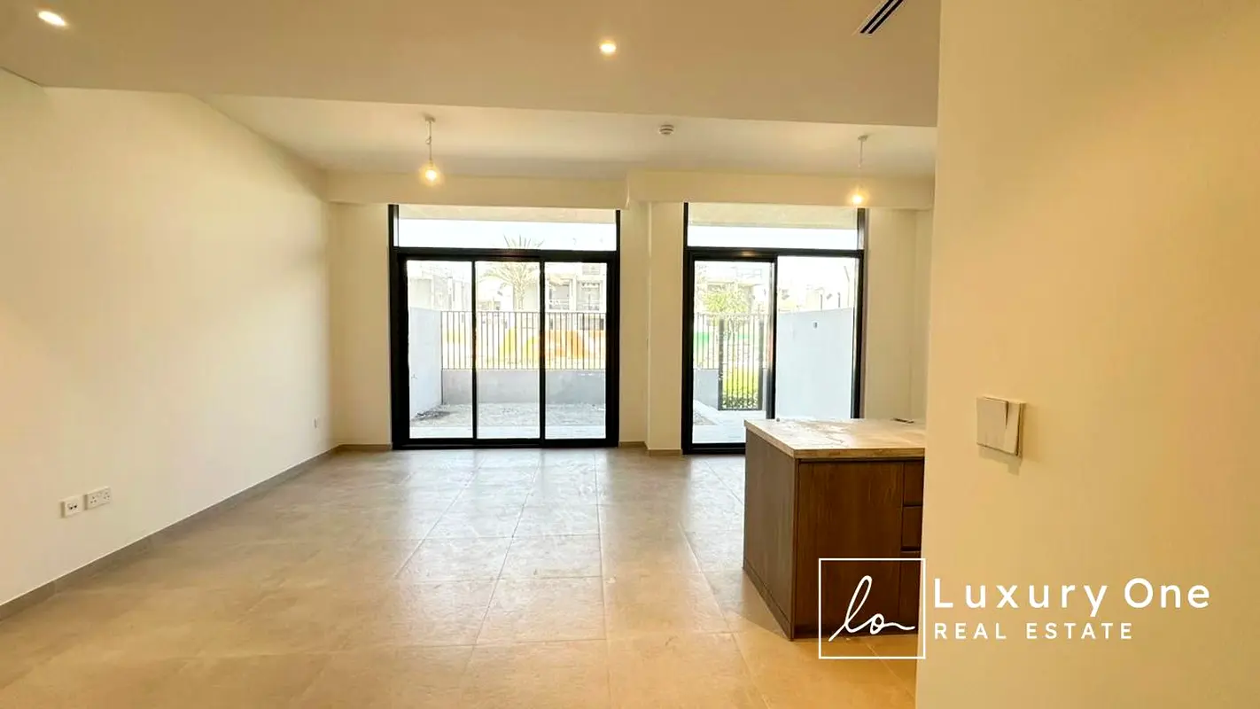 Luxury Park-Facing | Corner Unit | Single Row