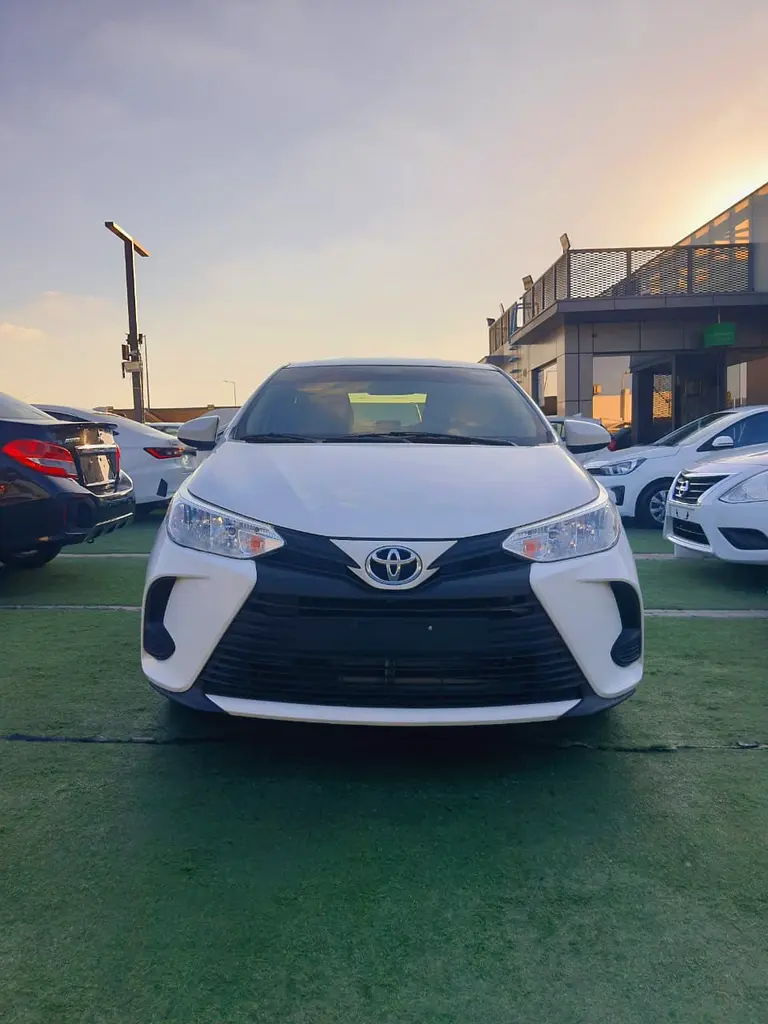 Toyota Yaris 2021 — photo 1 of 20