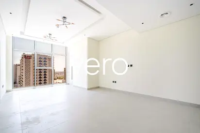 Spacious Unit | Higher Floor | Closed Kitchen