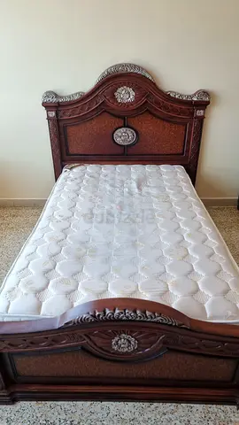 Queen Bed Mattress Medical Very Comfortable فرشة دوشق حجم كوين طبية ممتازة بحالة نظيفة