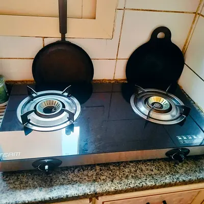 2-burner Glass Top Gas Stove - Good Working Condition