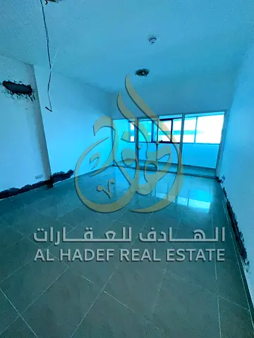 شقة 3 غرف وصالة مع غرفة خادمة وإطلالة دبي في ممزر التعاون مع باركن ومرافق كاملة