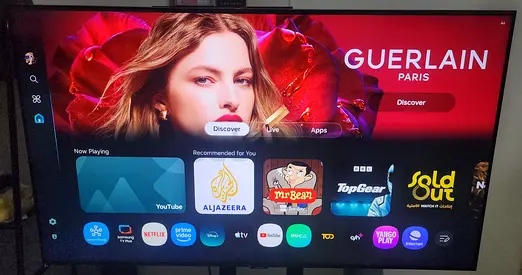 Samsung 55 Smart LED TV - Good Working Condition with tv stand