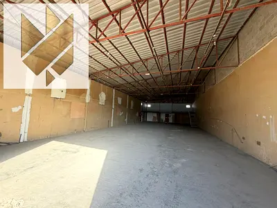 مستودع للإيجار في الصناعية 13 4000 قدم ميزانين موقع مباشر على الشارع الرئيسي