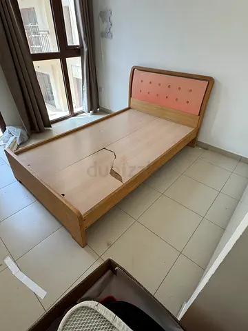 Free Single wooden bed frame with headboard 120 x 200