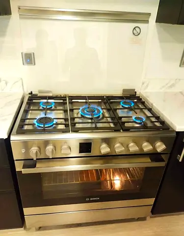Free Delivery- BOSCH Latest Model 5-Burner Full Gass With Fan Oven Cooking Range 90x60 CM