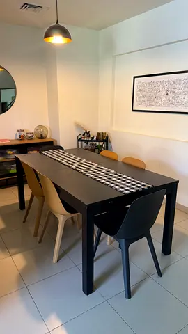 IKEA Extensible Black Dining Table with 6 Chairs - Good Condition