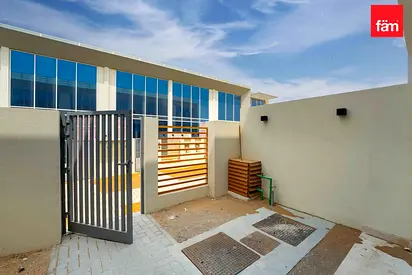 Direct parking| Curtains | Garden | Vacant
