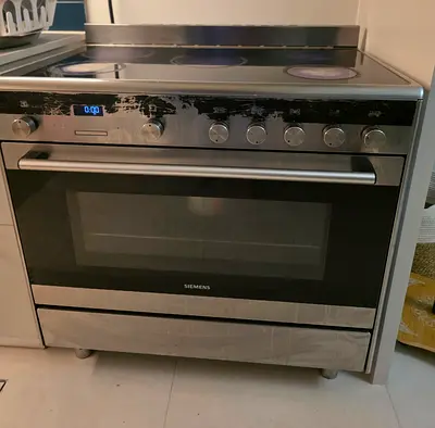 Siemens freestanding electric range with glass-ceramic hob — used