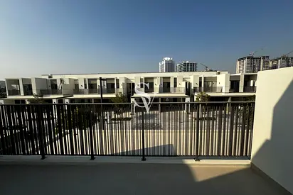 Single Row | Vacant | Near TO Pool And Park