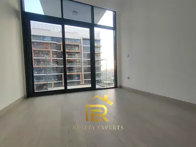 Bright Studio with Stunning Views | Pool & Gym