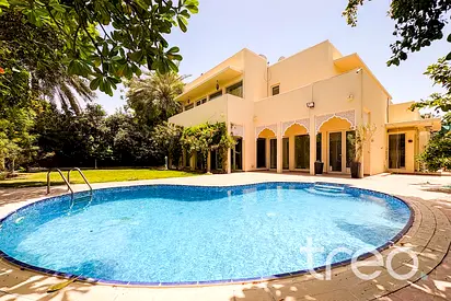 Large Corner Plot | Private Pool | Vacant