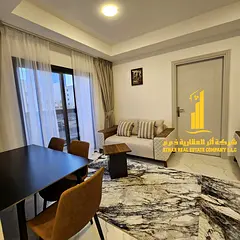 First occupancy, luxurious and elegant one-bedroom apartment, fully furnished with brand new, high-e