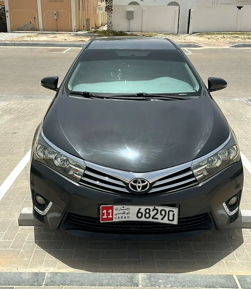 Toyota Corolla 2015 — photo 1 of 3