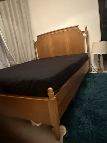 Queen size bed