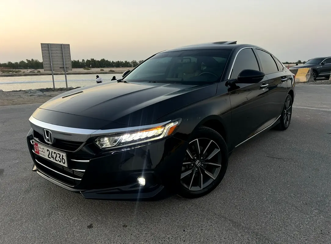 Honda Accord 2022 — photo 1 of 9