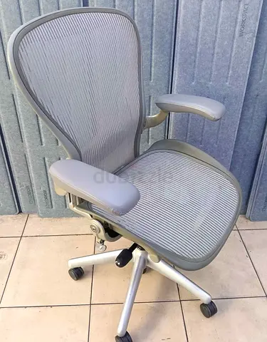 Selling for Herman Miller Areon chair size B size and C full loaded available