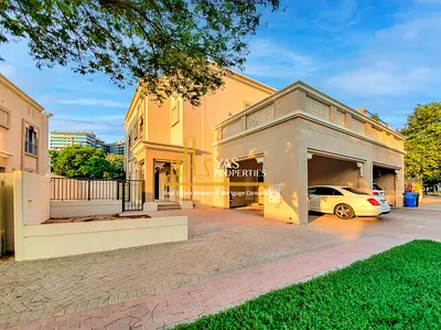 Large 4BR Twin Villa | Arabic Style