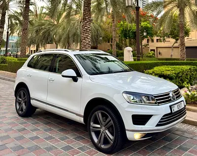 LIMITED VW TOUAREG V6 “” TOP OF THE OPTIONS “” GCC “ PANORAMIC ROOF “” KEYLESS