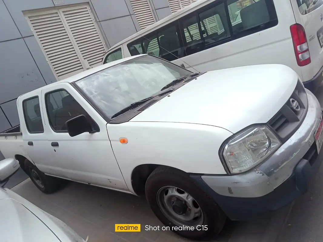 Nissan Pickup 2014 — photo 1 of 4