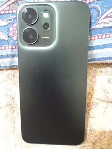 Oppo smartphone with dual large rear cameras - good brand new. Bought on March.