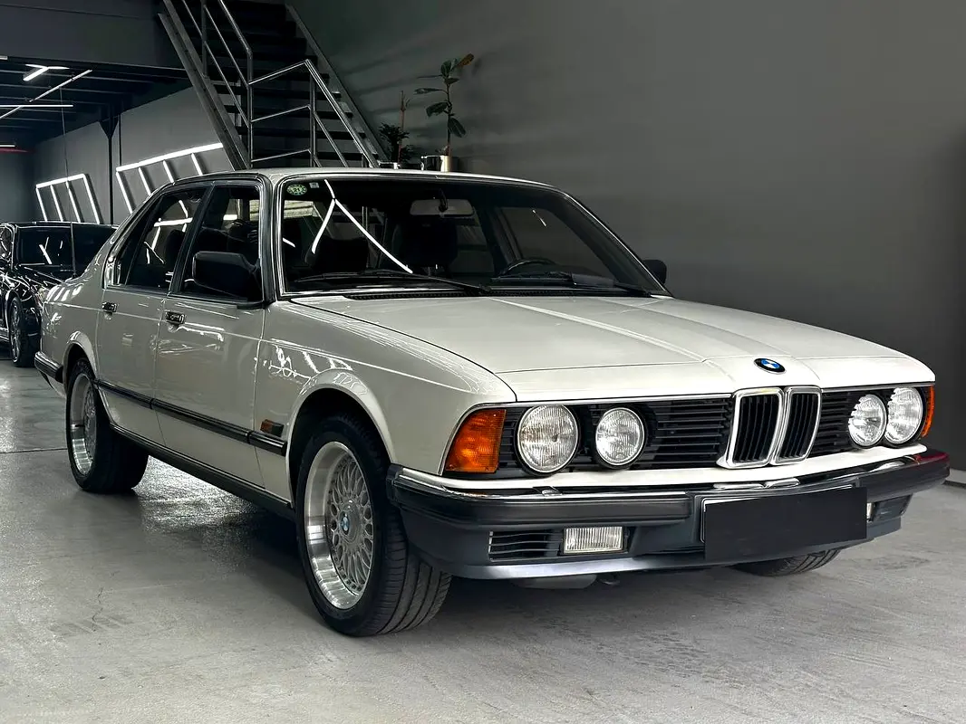 BMW 7-Series 1986 — photo 1 of 19