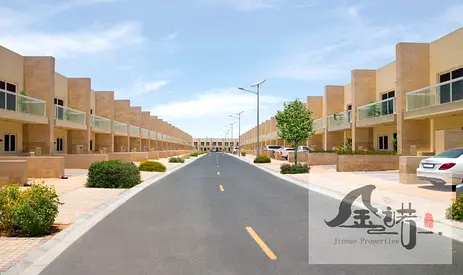 شاغر | منزل مذهل بفناء واسع 3 غرف نوم بالإضافة إلى غرفة خادمة
