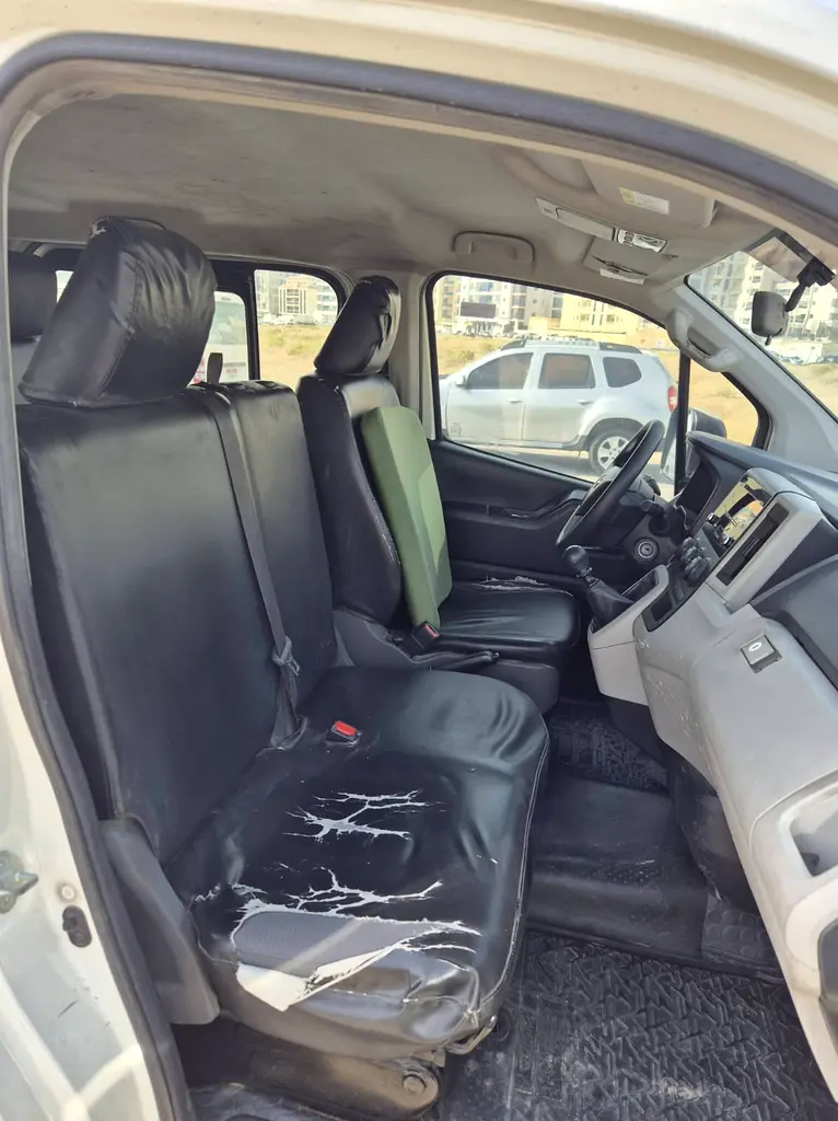 Toyota Hiace 2023 — photo 1 of 9