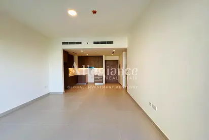 Modern 1BR | Pool View | Vacant | Prime Area