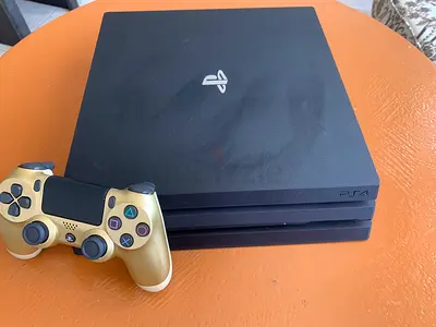 PS4 Pro + controller
