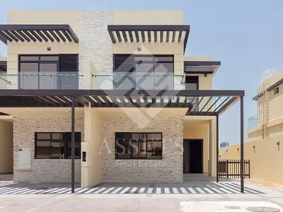 Luxury 4BR Villa | Single Row | Spacious Living