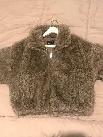 Bershka Beige Faux Fur Cropped Jacket - , Excellent Condition