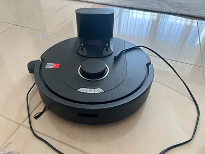 Roborock Q5 pro - Robot Vacuum Cleaner with Charging Dock - Good Condition with new clean mop