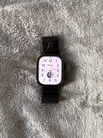 Black smart watch with Milanese loop band - working condition