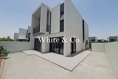 Single Row l Open-Plan Kitchen l Vacant