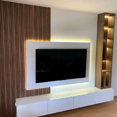 Modern Contrast Media Wall