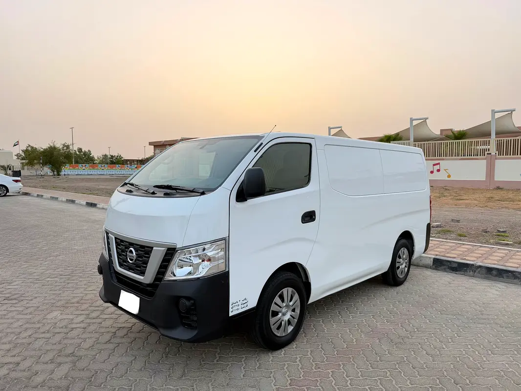 Nissan Urvan 2021 — photo 1 of 17