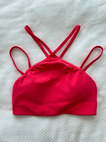 Lululemon sports bra LIKE NEW size 2
Only worn once!