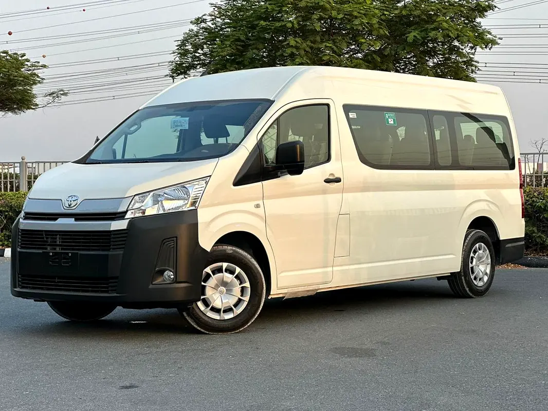 Toyota Hiace 2026 — photo 1 of 17