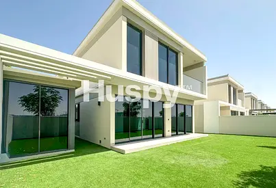 Closed Kitchen | Single Row | Landscaped