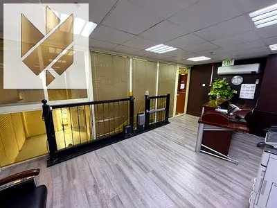 Warehouse in Industrial Area 13 - Area: 6,500 sq. ft. - Includes equipped offices - Power: 16 kW - Bathroom included
