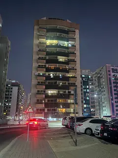 Direct owner master bedroom available alnhda 2 dubia side