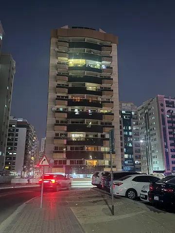 Direct owner master bedroom available alnhda 2 dubia side