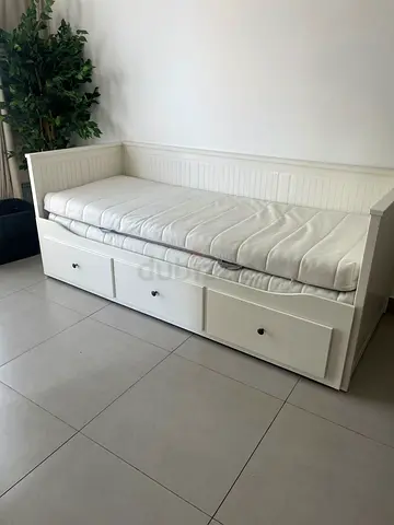 Ikea White Daybed with Trundle and 3 Storage Drawers
