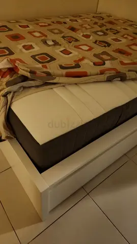 Ikea malm king size bed with matttess and 2 storage drawers