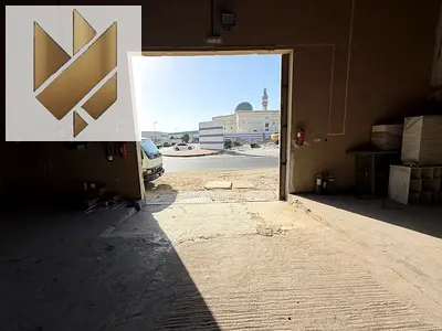 مستودع صناعية 13 4000 قدم ميزانين شارع رئيسي