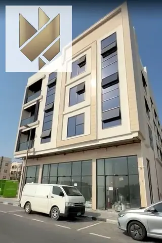 فرصة استثمارية مميزة - مبنى سكني اول ساكن - موقع حيوي و متميز - يحتوي على 20 شقة ( غرفة و صالة + استوديو )