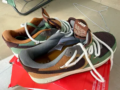 Used Nike low-top sneakers, brown/green colorway, size available